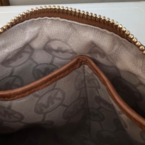 Micheal Kors Astor Brown Leather crossbody/ shoulder bag - Picture 8 of 8